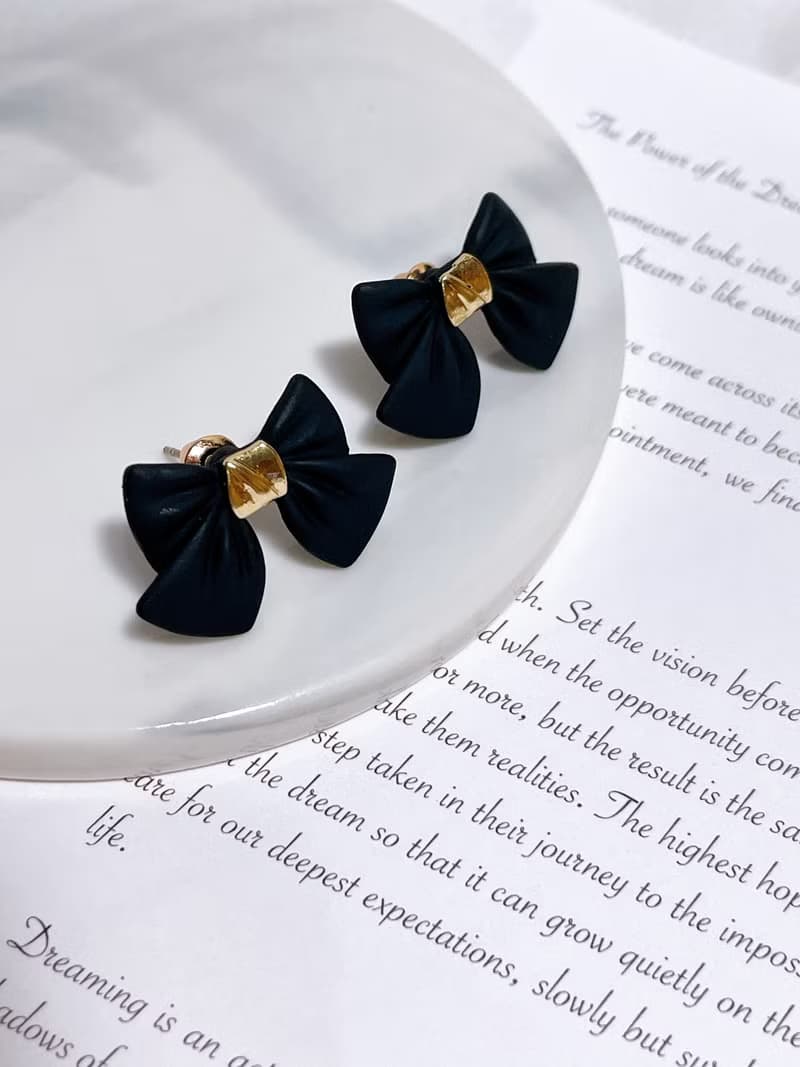 yitiart 蝴蝶結針式 夾式耳環 似顏繪 情人節禮物 約會 韓系