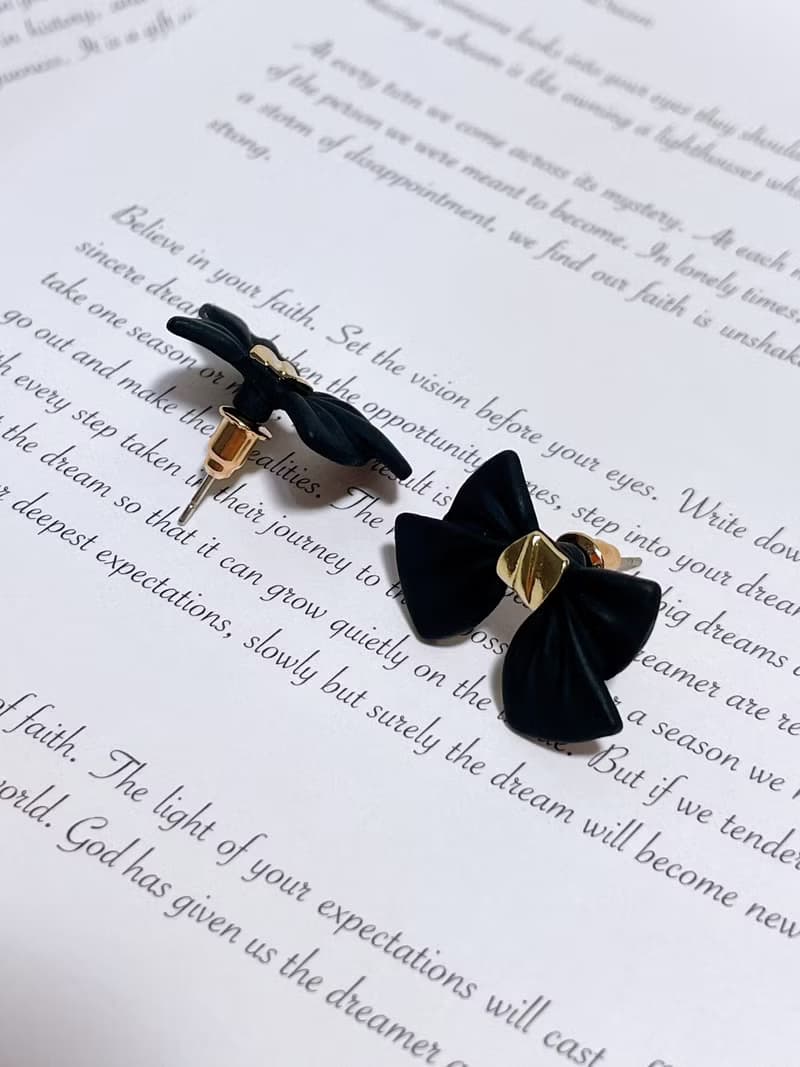 yitiart 蝴蝶結針式 夾式耳環 似顏繪 情人節禮物 約會 韓系