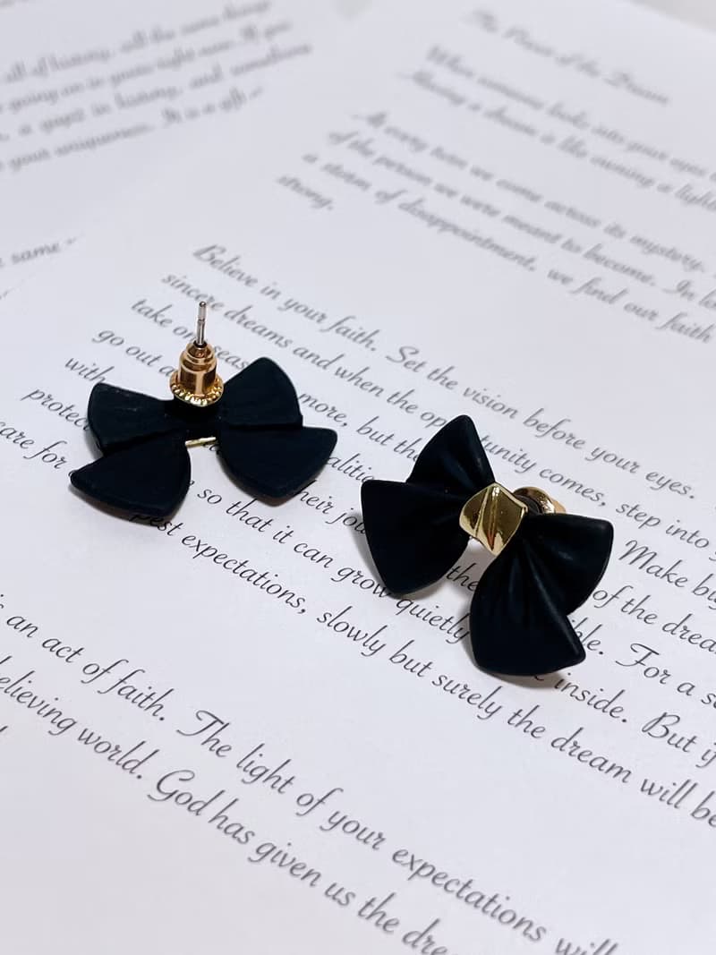 yitiart 蝴蝶結針式 夾式耳環 似顏繪 情人節禮物 約會 韓系