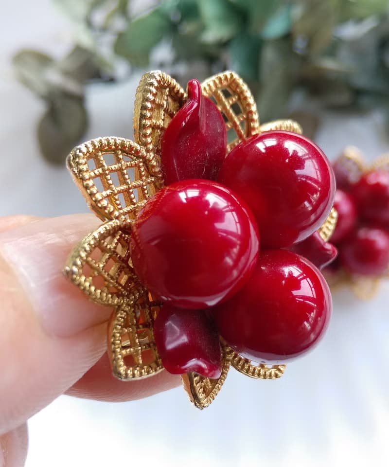 Vintage Jewelry 西洋古董飾品 立體紅果子 珠花 夾式耳環
