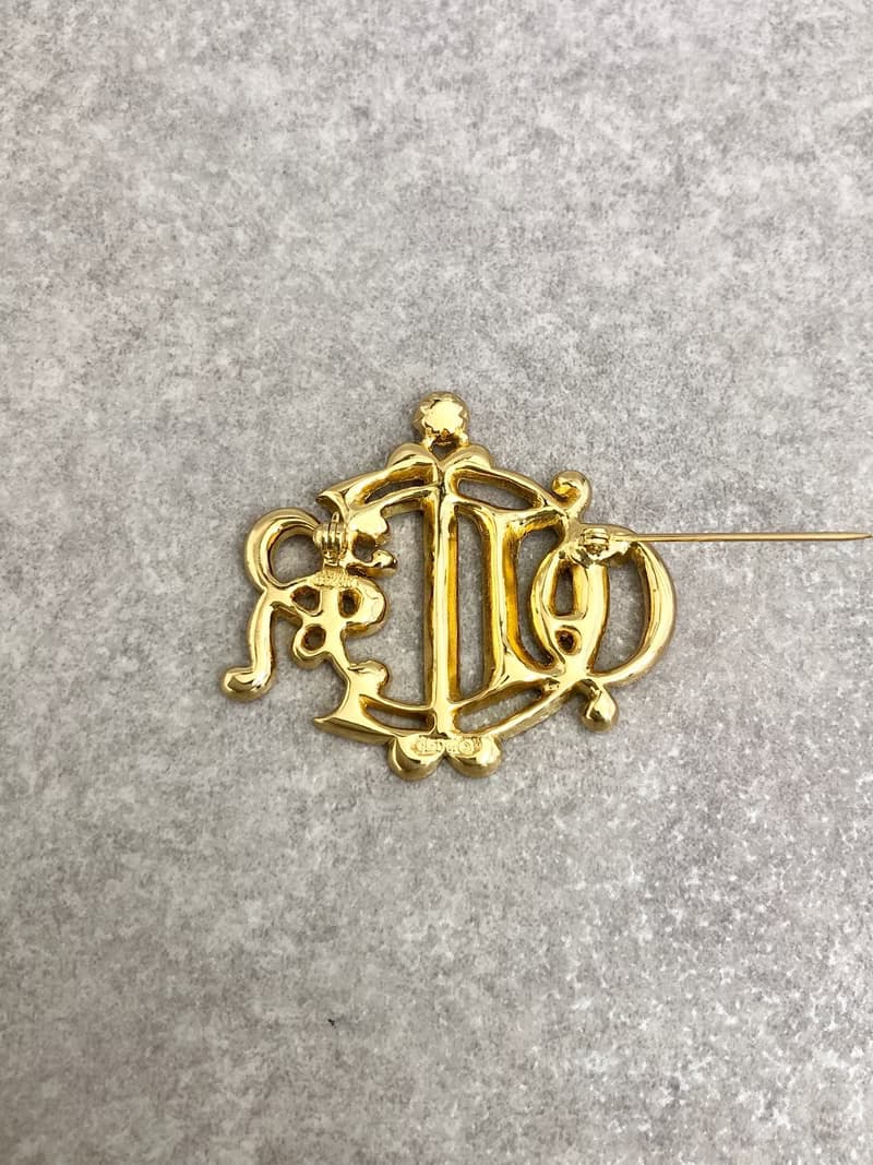 【 日本直送　名牌中古包 】Christian Dior クリスチャン ディオール ブローチ ゴールド ラインストーン エンブレム vintage zsia4m