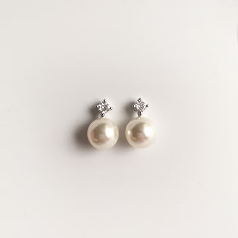 ホワイトクリスタルパールとジルコニアのノンホールピアスClip on Earring