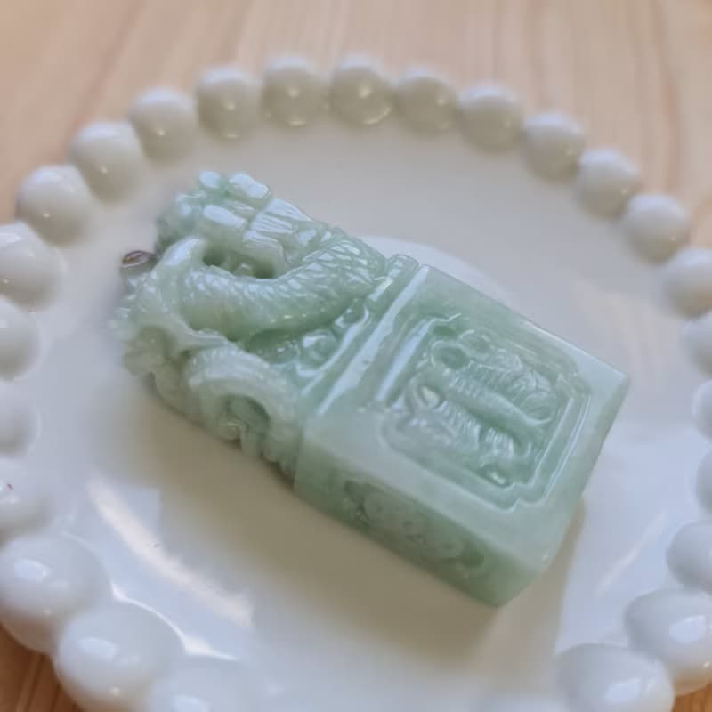細糯老料果綠帶紅龍印 | 天然緬甸玉A貨翡翠
