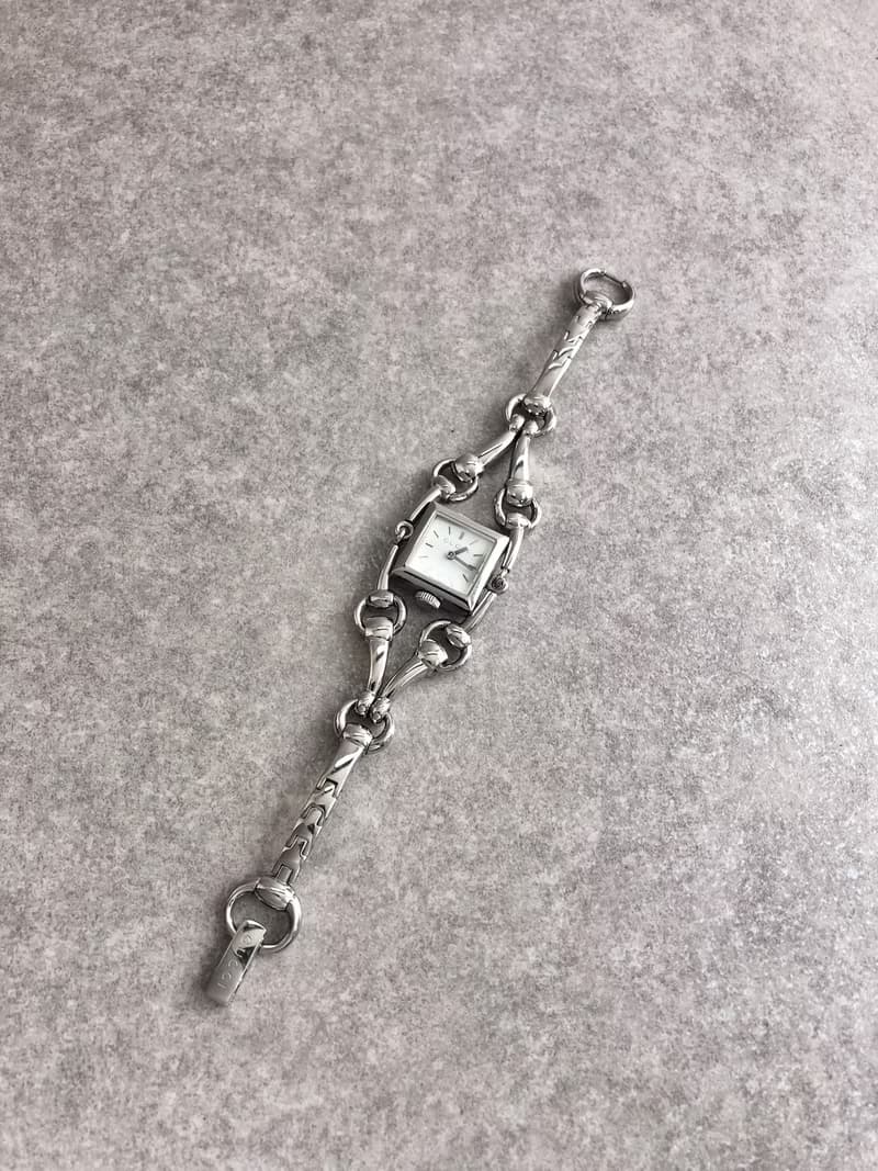 【 日本直送　名牌中古包 】GUCCI グッチ 腕時計 シルバー シニョーリア ステンレススチール クウォーツ vintage ヴィンテージ 2vifvk