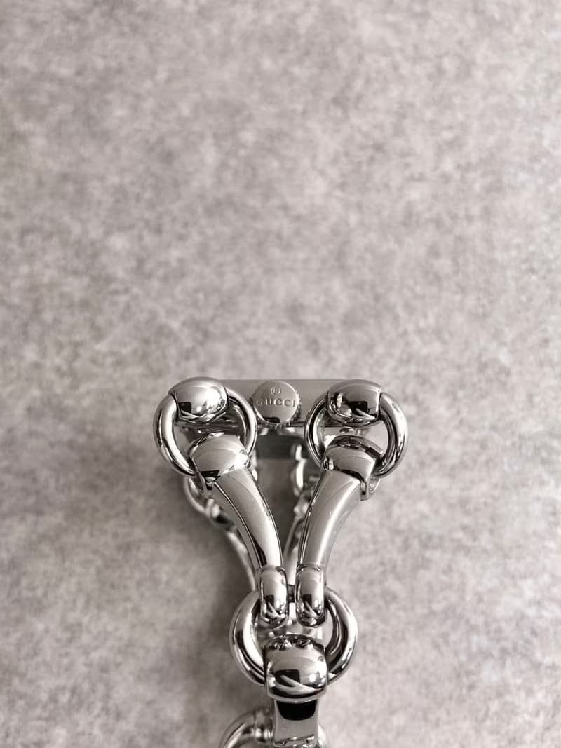 【 日本直送　名牌中古包 】GUCCI グッチ 腕時計 シルバー シニョーリア ステンレススチール クウォーツ vintage ヴィンテージ 2vifvk