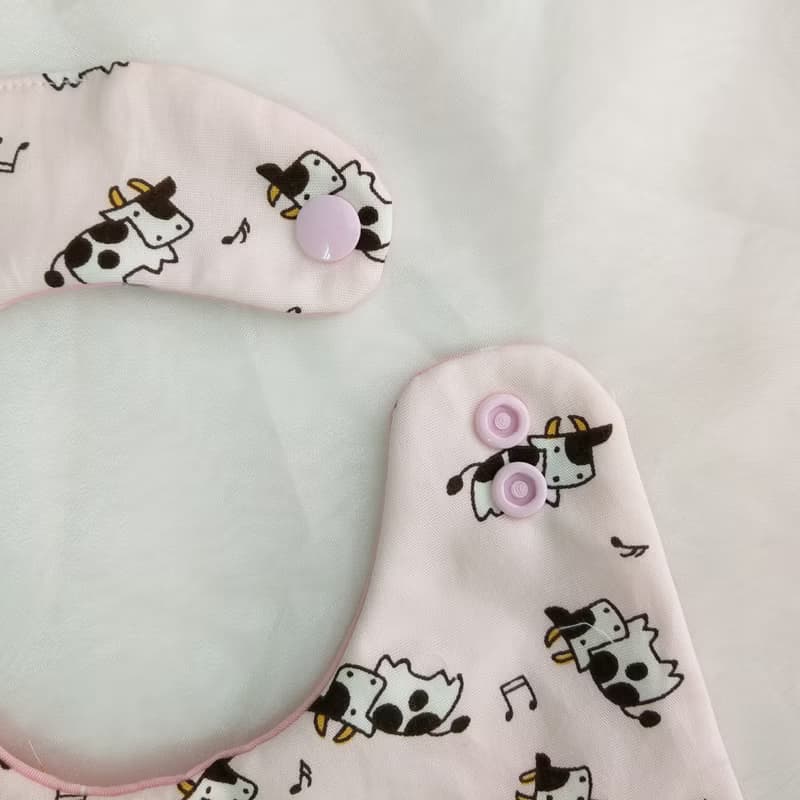音樂乳牛-2色可選。圍兜 (可繡名字)