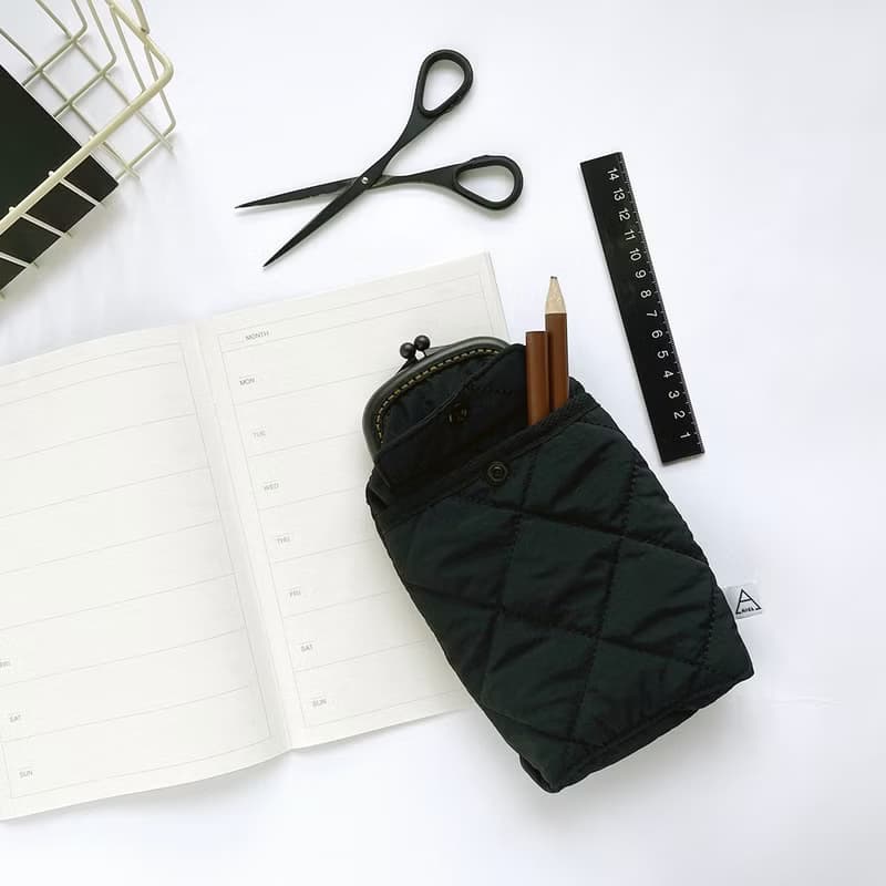 空氣感衍縫鋪棉塑膠口金筆袋/文具收納/黑/抹茶綠/藍/卡其綠