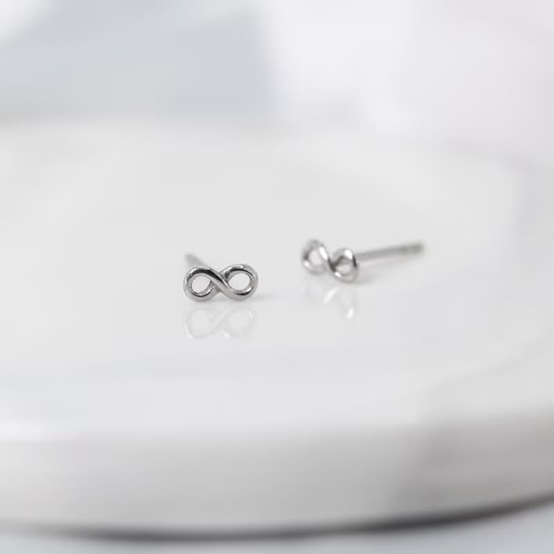 【SWS飾品】無限圖形醫療鋼耳環 抗過敏 一般細針 銀色款