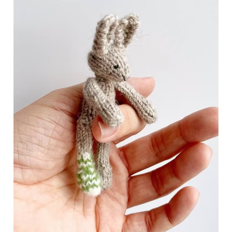 【數位】Mr Rabbit Knitting pattern. Funny rabbit. English and Russian PDF.