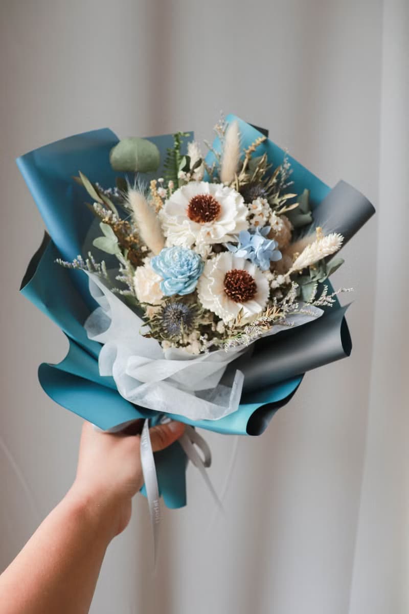 - 少女 -  白色 向日葵 索拉花 x 乾燥花 粉嫩系 情人節 畢業花束