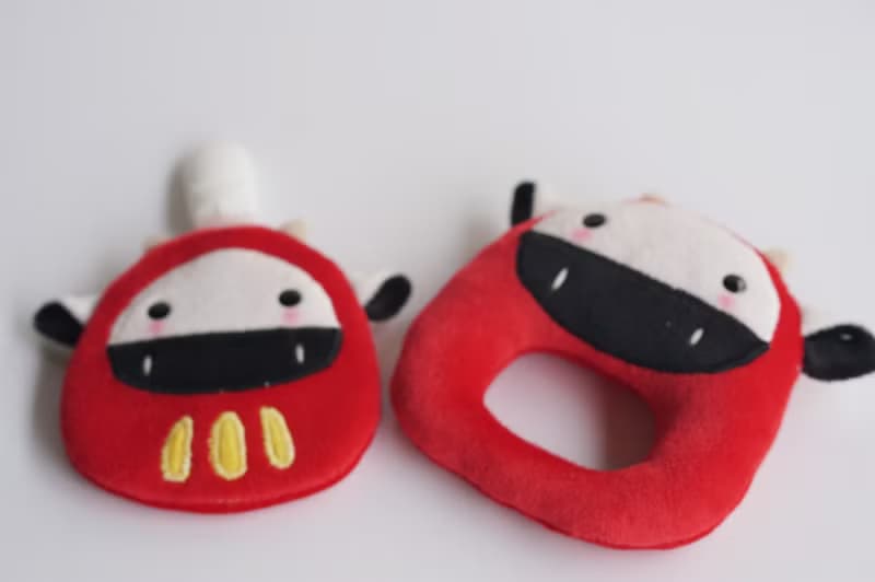 Bucute福神牛寶寶的彌月禮盒組/口水巾/護身符/手搖鈴/彌月