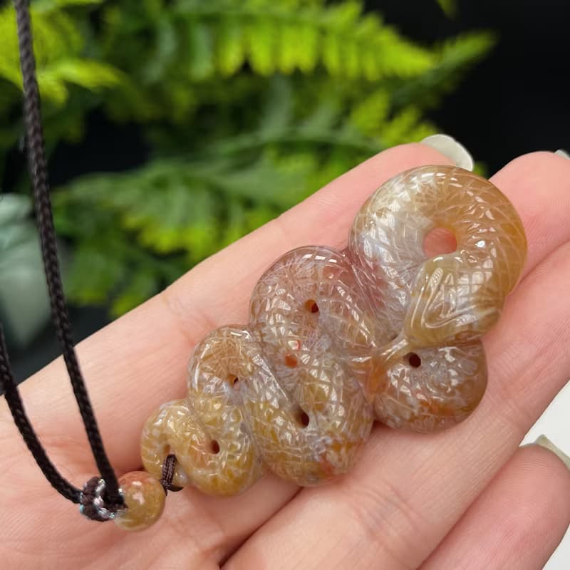 高品質珊瑚玉吊墜冰潤高瓷玉化飄紅手雕生肖蛇保護神聖幸運吉祥