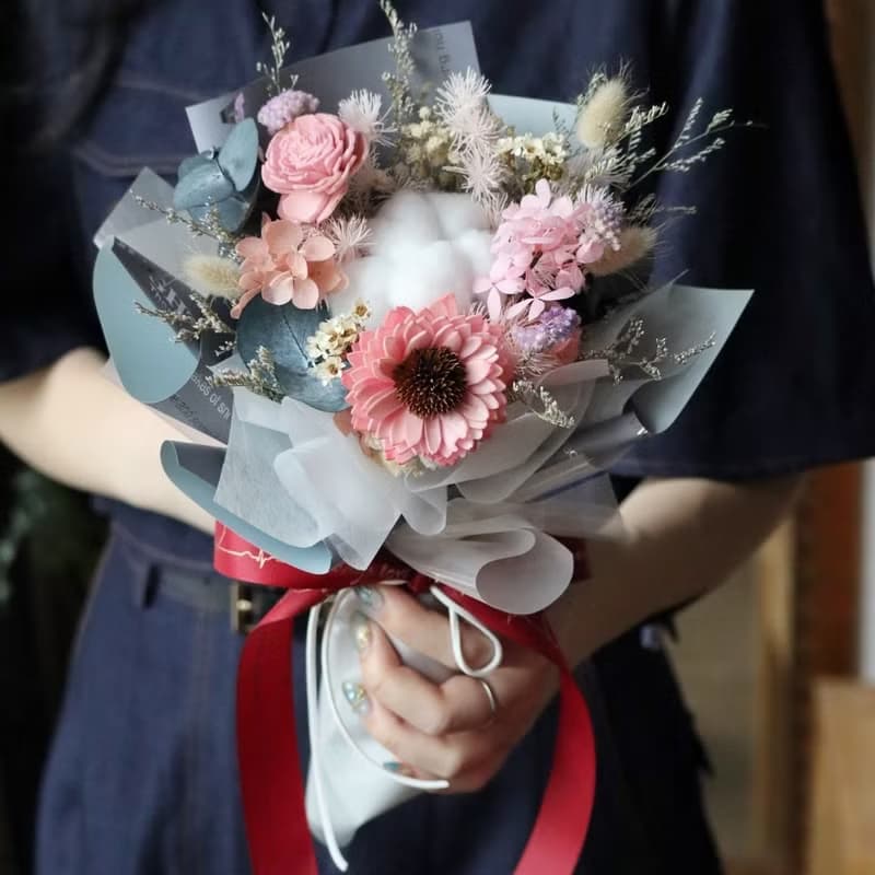 伴伴 | 撞色款永生花束 畢業季 畢業花束 永生花 乾燥花 擴香花