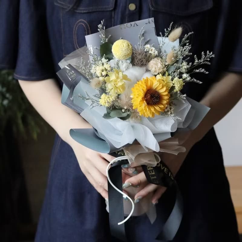 伴伴 | 撞色款永生花束 畢業季 畢業花束 永生花 乾燥花 擴香花