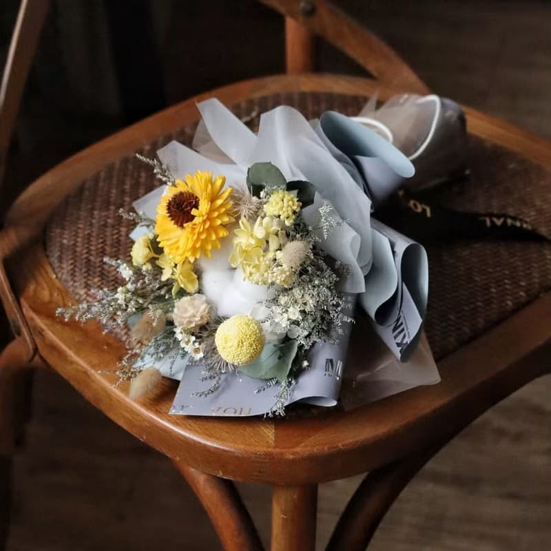 伴伴 | 撞色款永生花束 畢業季 畢業花束 永生花 乾燥花 擴香花