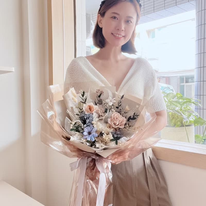 廣島之戀 永生玫瑰花束 奶茶色包裝 M