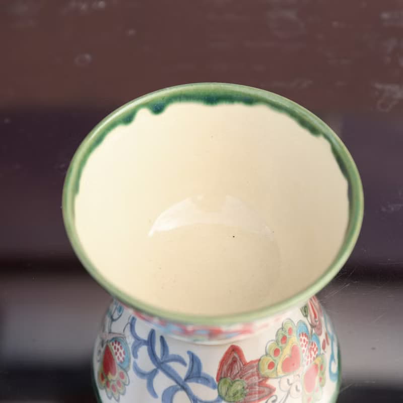 花と蝶の飯椀・大・緑色の縁取り２