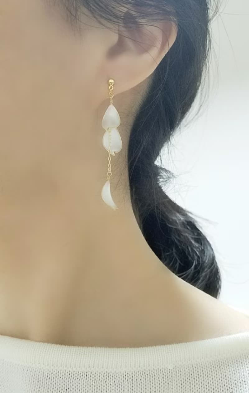 cherry blossoms 桜の花びらピアス or イヤリング・大