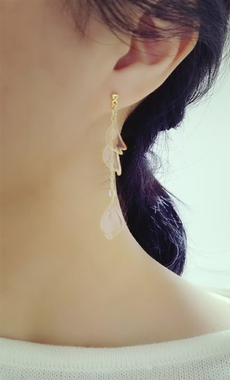 cherry blossoms 桜の花びらピアス or イヤリング・大