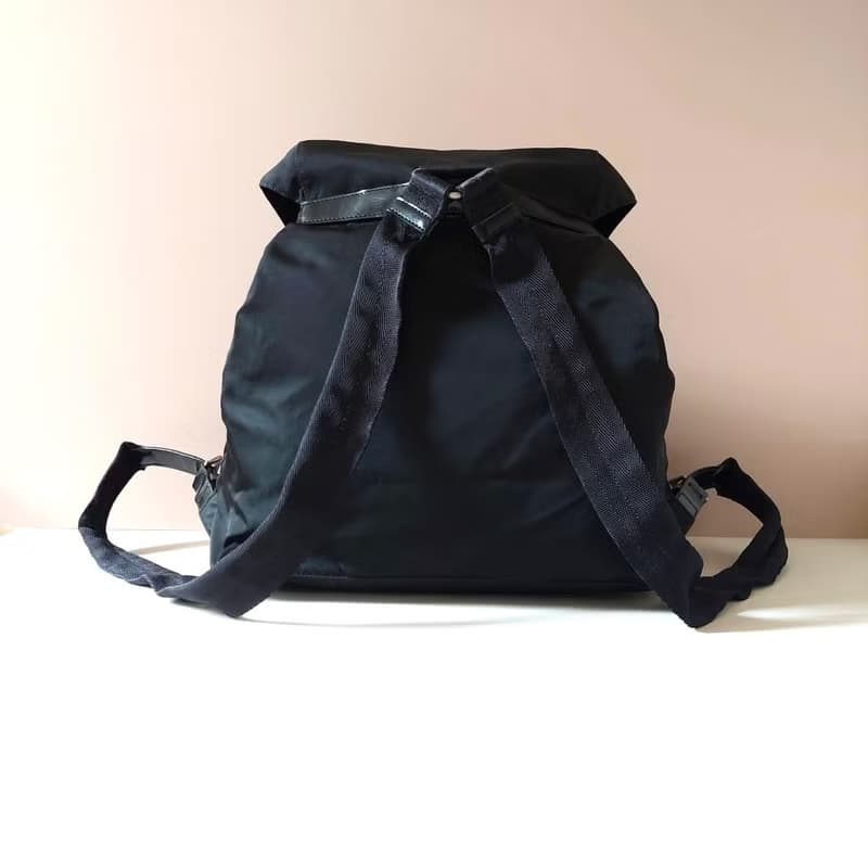 絕版古董品 Prada黑色銀標尼龍雙肩包 後背包 背囊 中古包 二手包