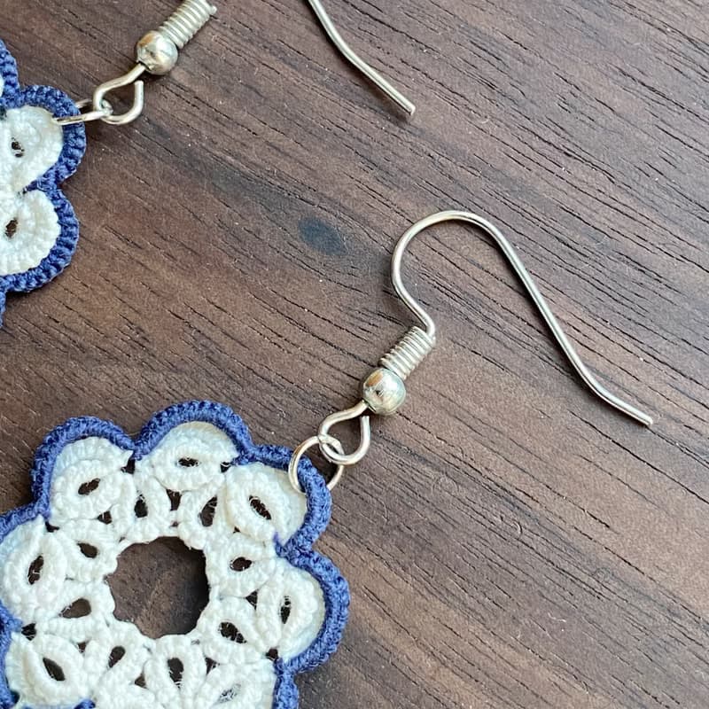 田園藍邊花花耳環 Tatting earrings 耳鈎 耳環 梭織 禮物 鉤花