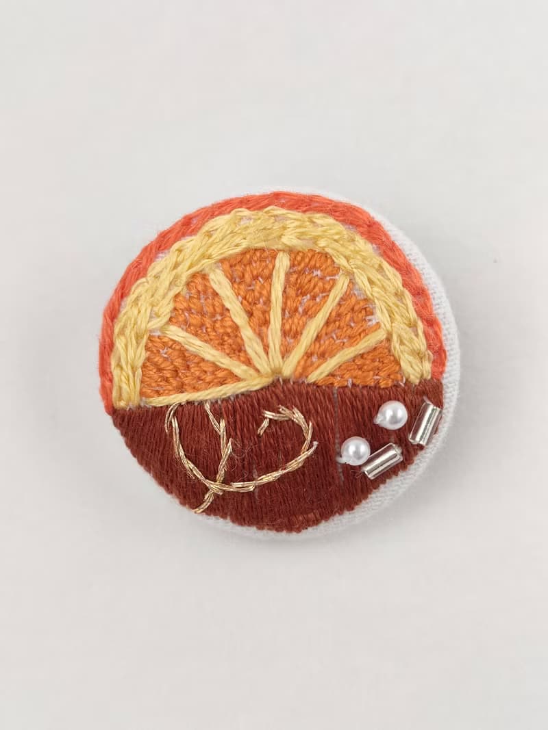 オレンジチョコレートのミニ刺繍ブローチ　オランジェット