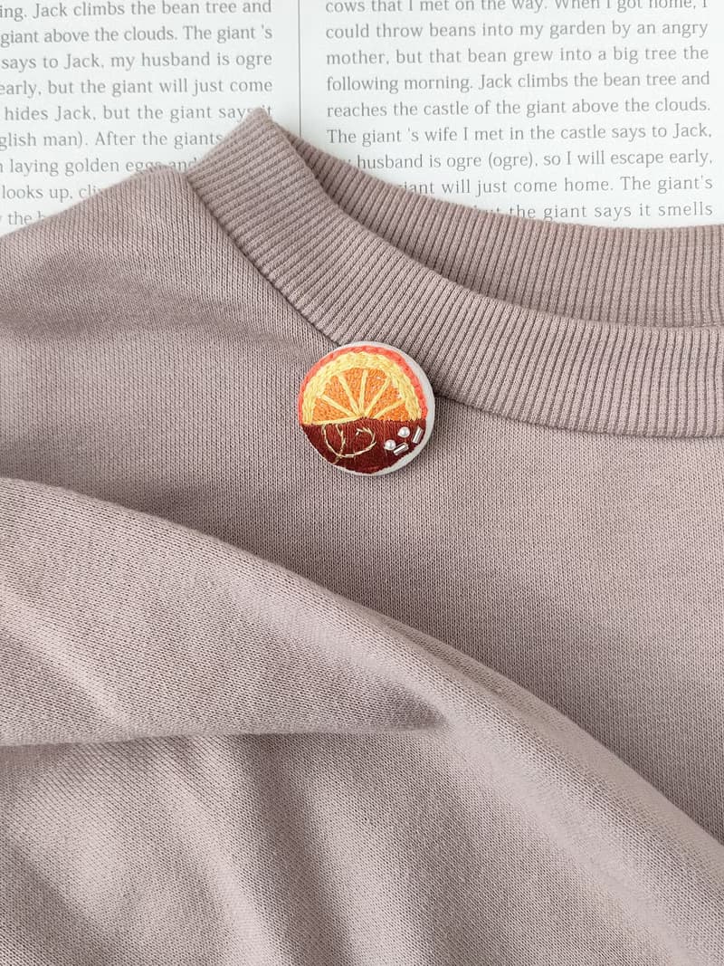 オレンジチョコレートのミニ刺繍ブローチ　オランジェット