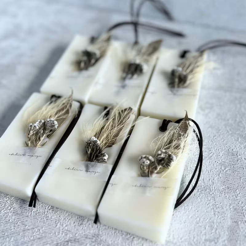 fragrance bouquet sachet white