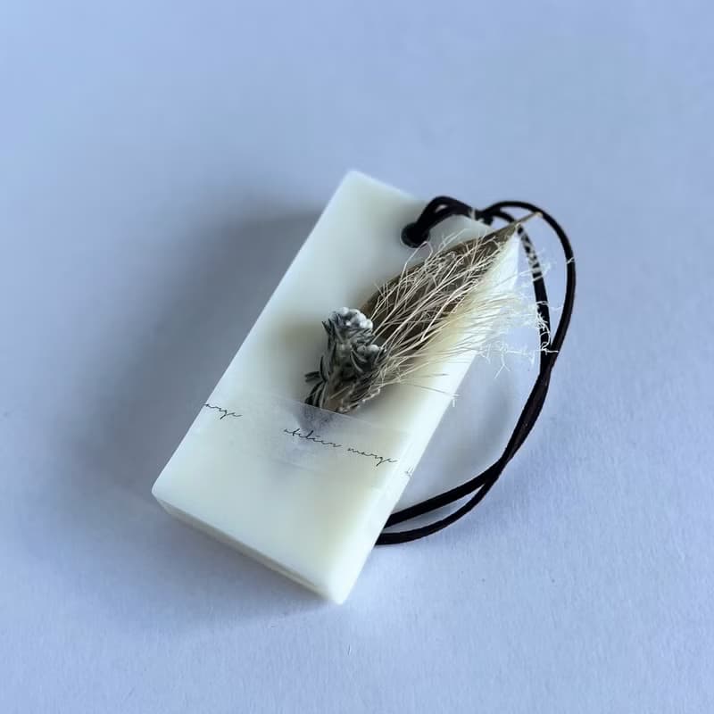 fragrance bouquet sachet white
