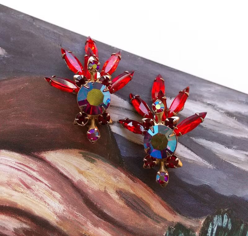 Vintage Jewelry 西洋古董飾品 紅色調 放射 長馬眼 夾式耳環