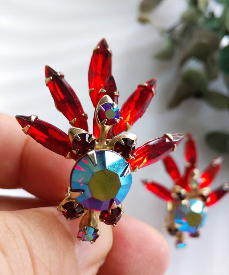 Vintage Jewelry 西洋古董飾品 紅色調 放射 長馬眼 夾式耳環