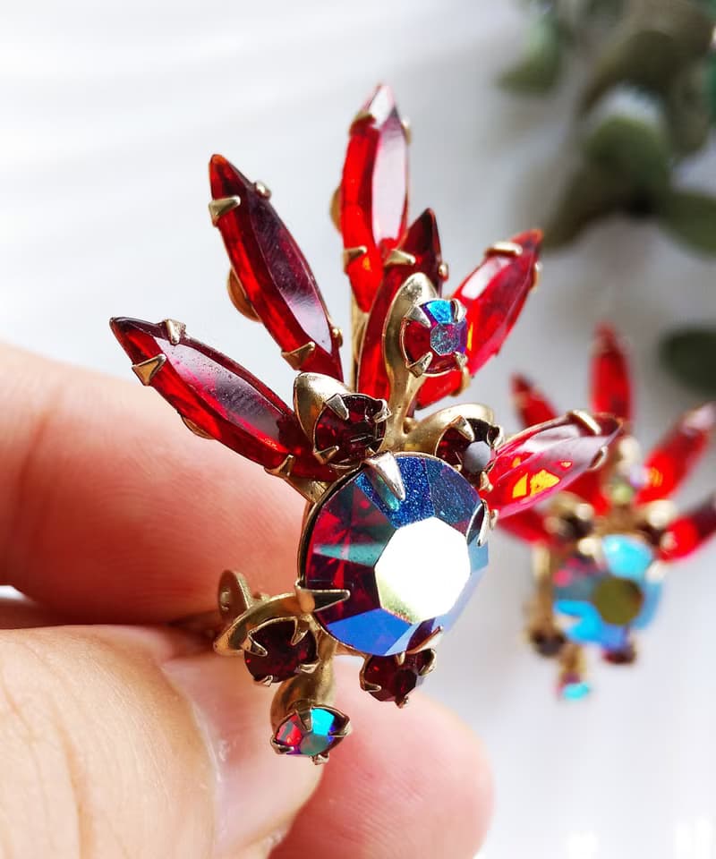 Vintage Jewelry 西洋古董飾品 紅色調 放射 長馬眼 夾式耳環