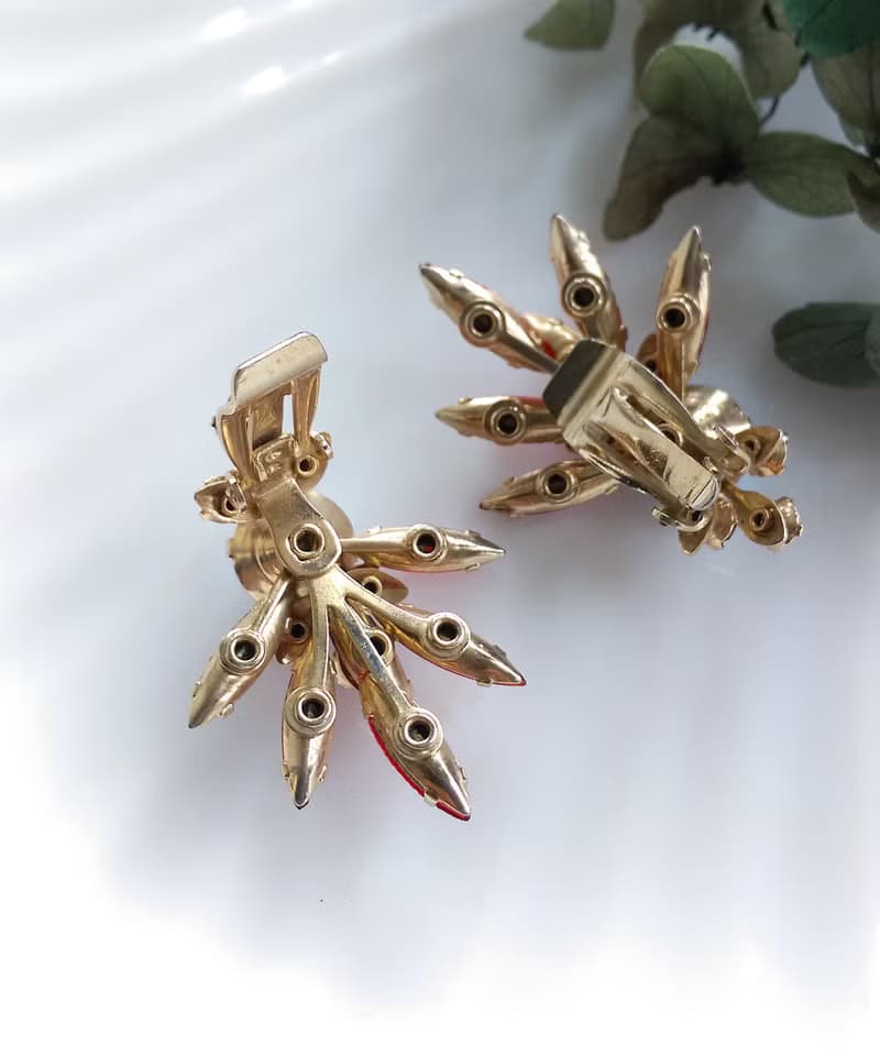 Vintage Jewelry 西洋古董飾品 紅色調 放射 長馬眼 夾式耳環