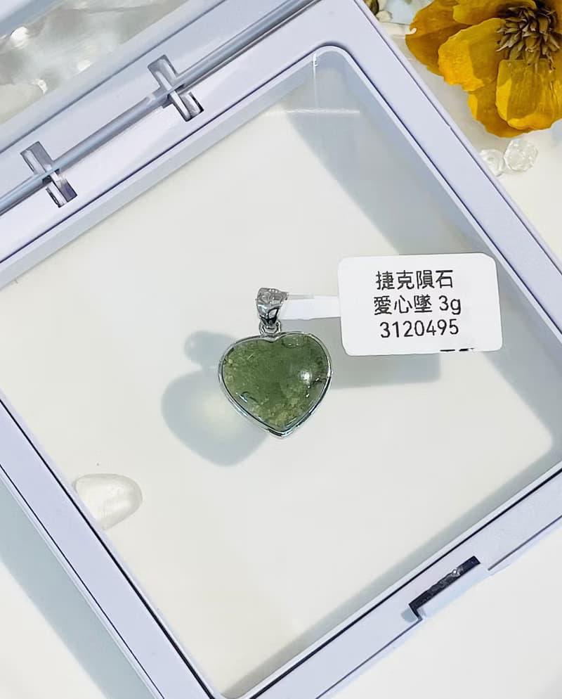天然綠隕石捷克隕石3g愛心鑲嵌項鍊消除憂鬱避邪帶來好運的寶石