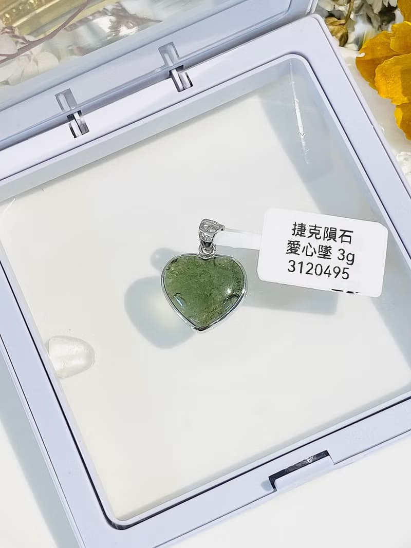 天然綠隕石捷克隕石3g愛心鑲嵌項鍊消除憂鬱避邪帶來好運的寶石
