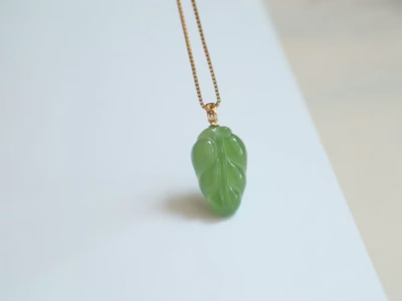 天然和田玉碧玉葉子吊墜項鏈鎖骨鏈18k金鑲嵌金枝玉葉生日禮物