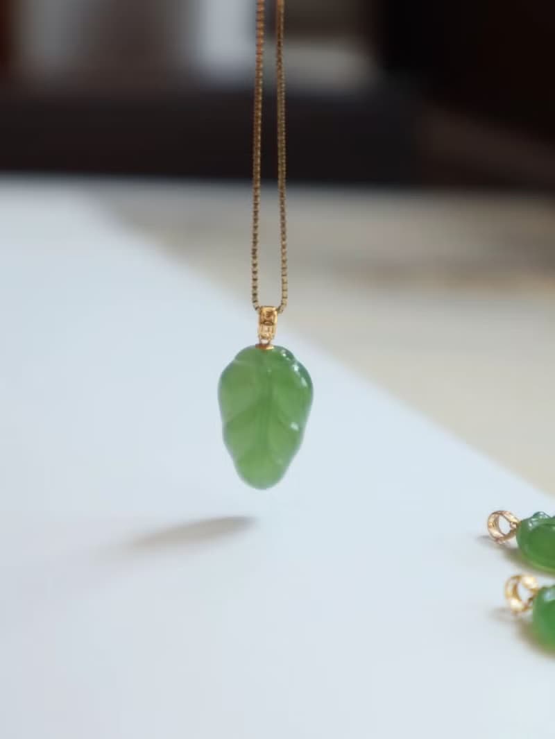 天然和田玉碧玉葉子吊墜項鏈鎖骨鏈18k金鑲嵌金枝玉葉生日禮物