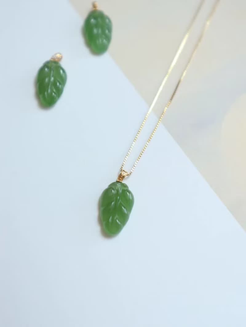 天然和田玉碧玉葉子吊墜項鏈鎖骨鏈18k金鑲嵌金枝玉葉生日禮物