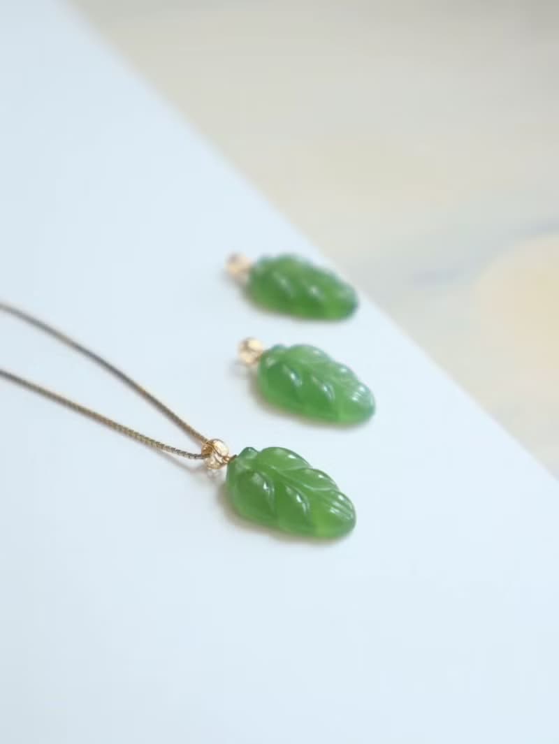 天然和田玉碧玉葉子吊墜項鏈鎖骨鏈18k金鑲嵌金枝玉葉生日禮物