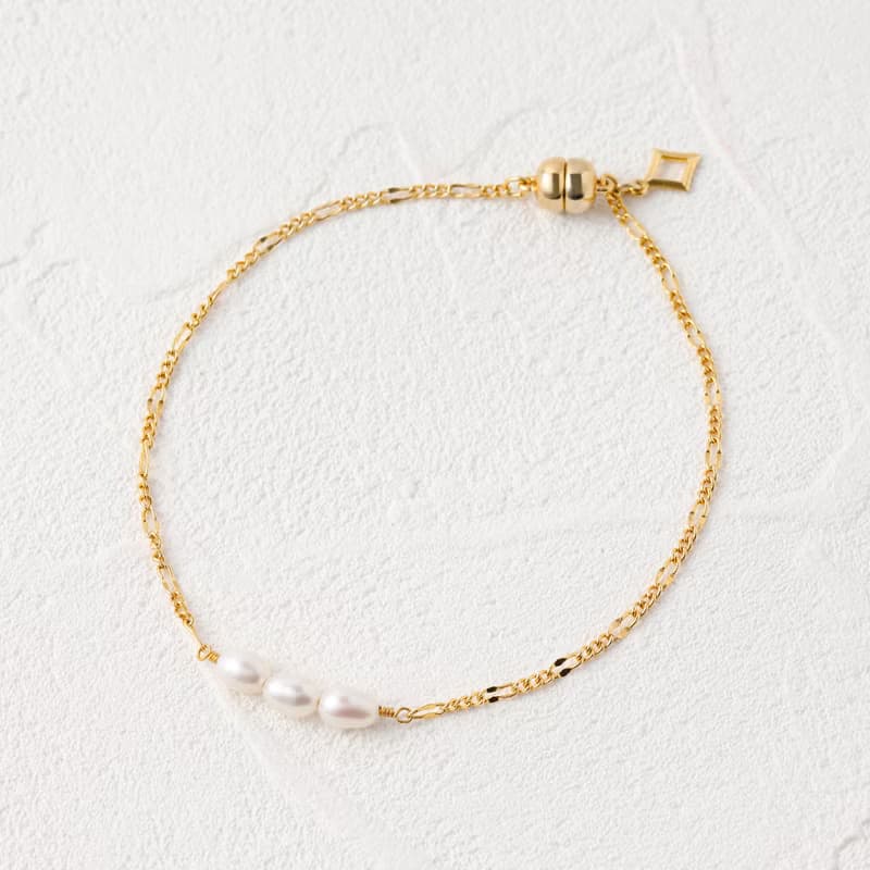 3 pearls magnet bracelet GD ニッケルフリーマグネットブレスレット　磁石で着脱簡単な淡水パールブレスレット　ゴールド