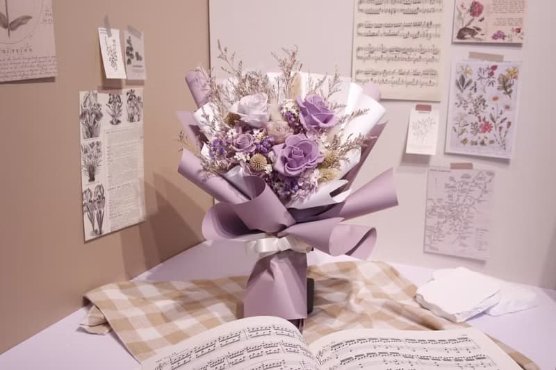 【中型永生玫瑰花束】— 淡雅紫花束