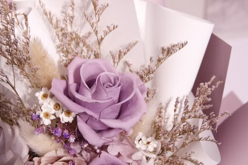 【中型永生玫瑰花束】— 淡雅紫花束