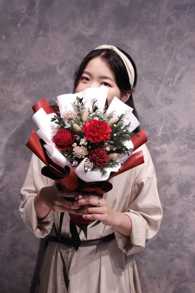 【中型永生玫瑰花束】— 淡雅紫花束