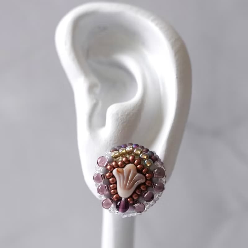 おしゃべりなピアス・イヤリング58, ブラウン×パープルのまる刺繍×大ぶり×選べる金具×一点もの×サージカルステンレス