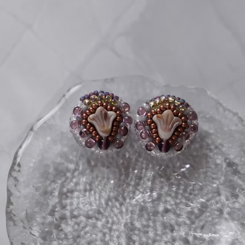 おしゃべりなピアス・イヤリング58, ブラウン×パープルのまる刺繍×大ぶり×選べる金具×一点もの×サージカルステンレス