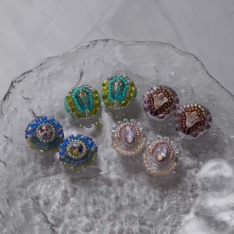 おしゃべりなピアス・イヤリング58, ブラウン×パープルのまる刺繍×大ぶり×選べる金具×一点もの×サージカルステンレス
