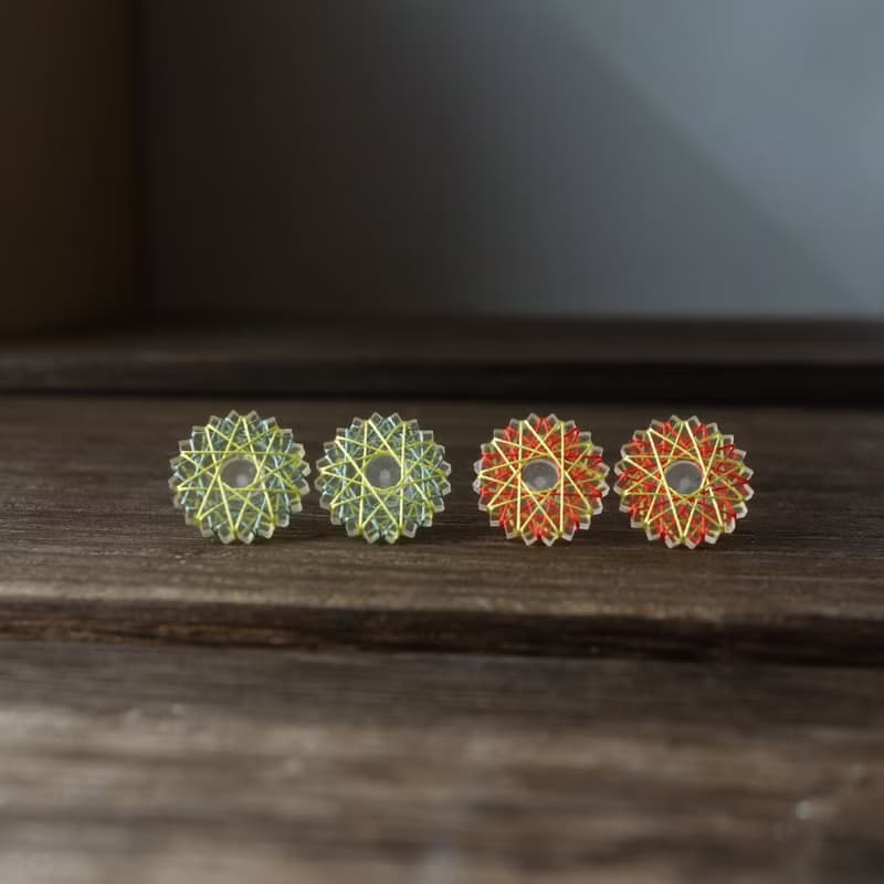 グリーンカラーのひと粒ピアス/イヤリング / 絹糸 / 送料無料