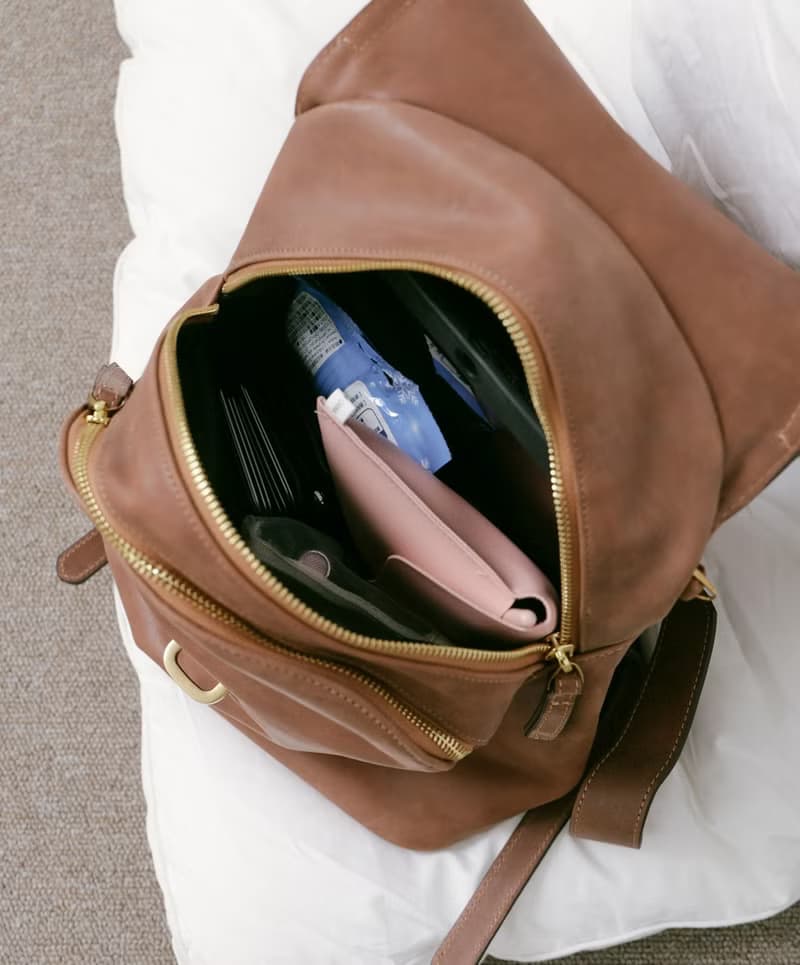 Supportingrole簡約百搭線條多隔層多口袋真皮後背包 咖啡