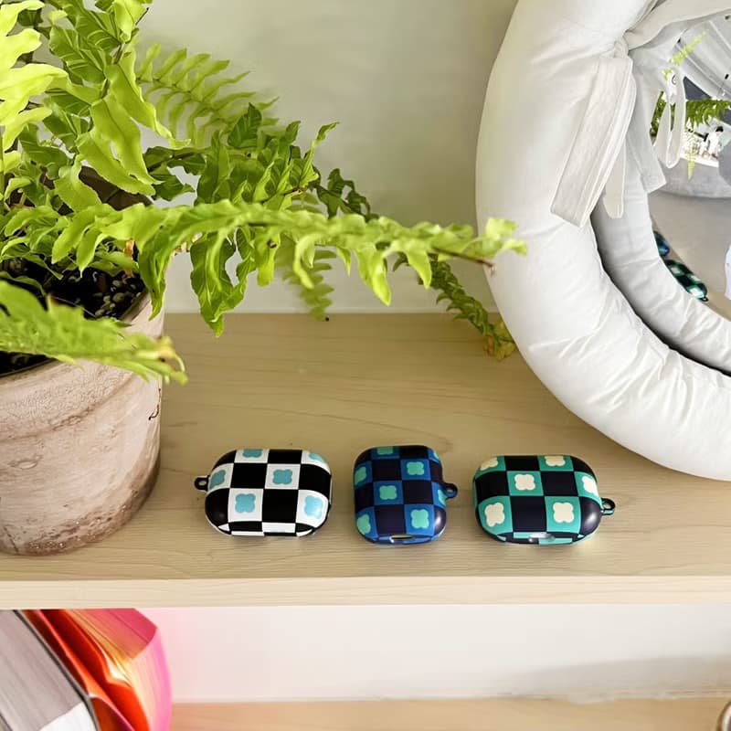 clover check hard AirPods Case (green)