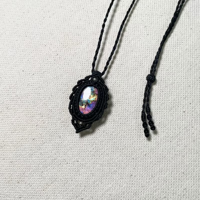 蠟線編織/特殊異彩光拉長石項鍊